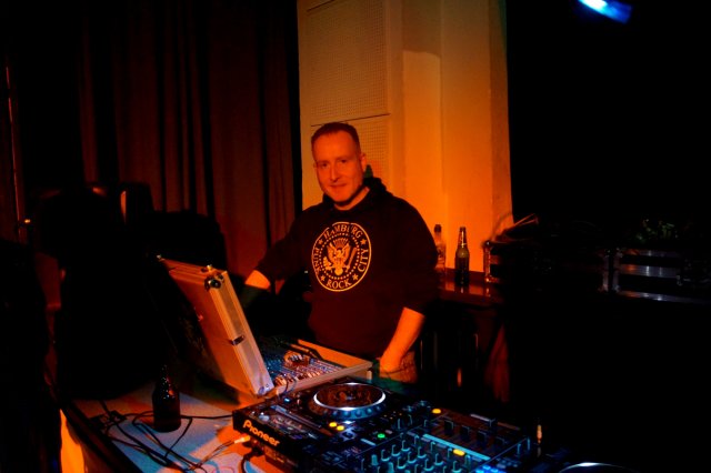 9_dj1